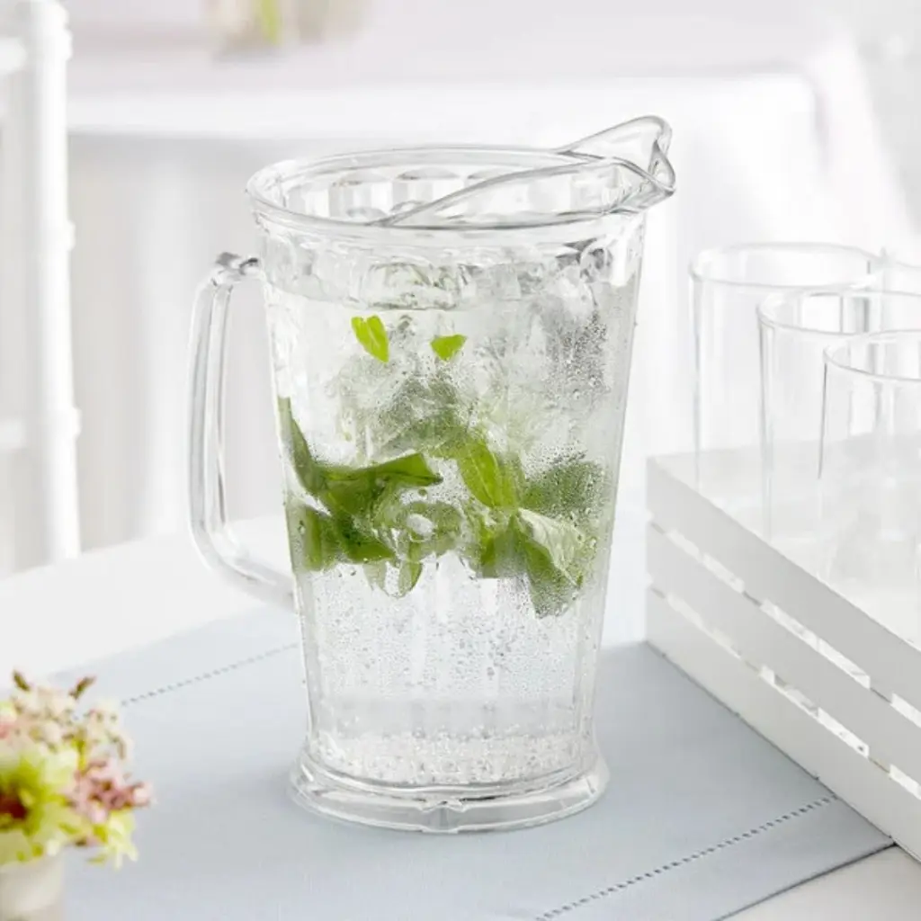 JARRA PARA AGUA CÓNICA TRANSPARENTE DE POLICARBONATO 1.8 L : 64oz - DS1805 2.webp