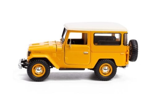 [061202] MOTORMAX TOYOTA LAND CRUISER FJ40 1/24 DIECAST MODEL 79323