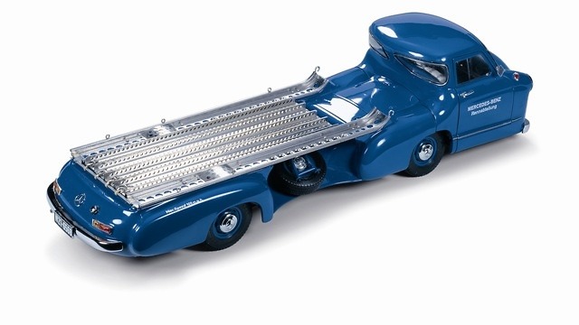 1/18 CMC 1954 TRANSPORTADOR MERCEDES BENZ - M-036