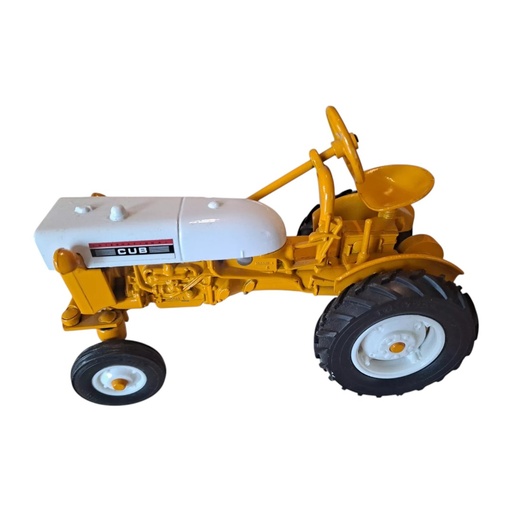 [064735] ERTL 1:16 TRACTOR INTERNATIONAL CUB 689-8916